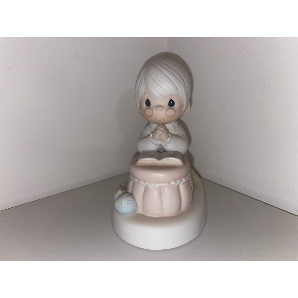 Precious Moments Figurine PM-861 "Grandma's Prayer"‎ 1986 4.5" Enesco Porcelain